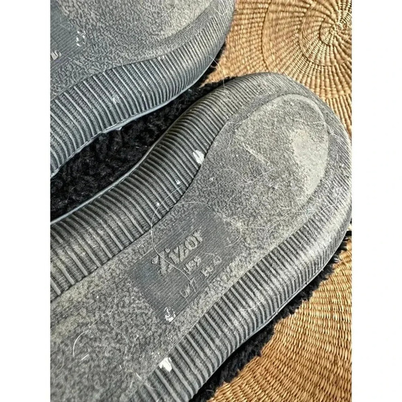 Zizor women’s size 9 black fuzzy Slippers - Picture 7 of 8